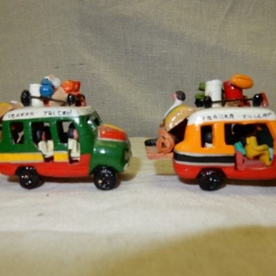 Vintage miniatuur busjes Ecuador